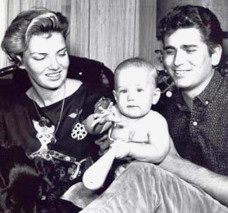 Dodie Levy-Fraser con su exmarido Michael Landon y su hijo adoptivo Josh Fraser Landon